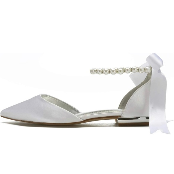 White satin wedding shoes - Picture 4 of 5